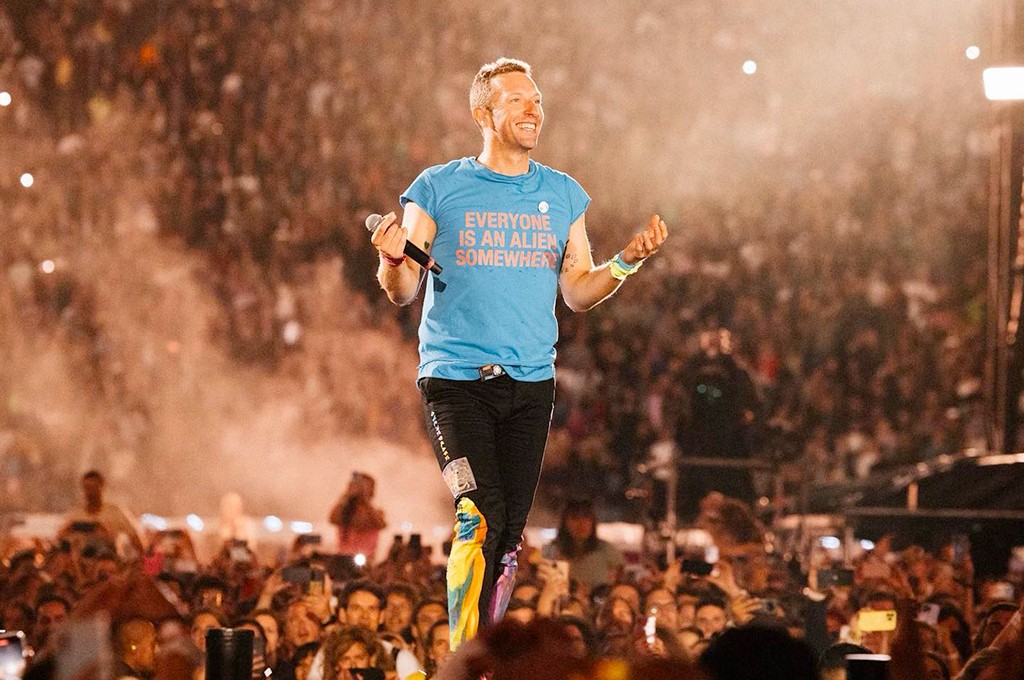 Coldplay premiere 'True Love' music video