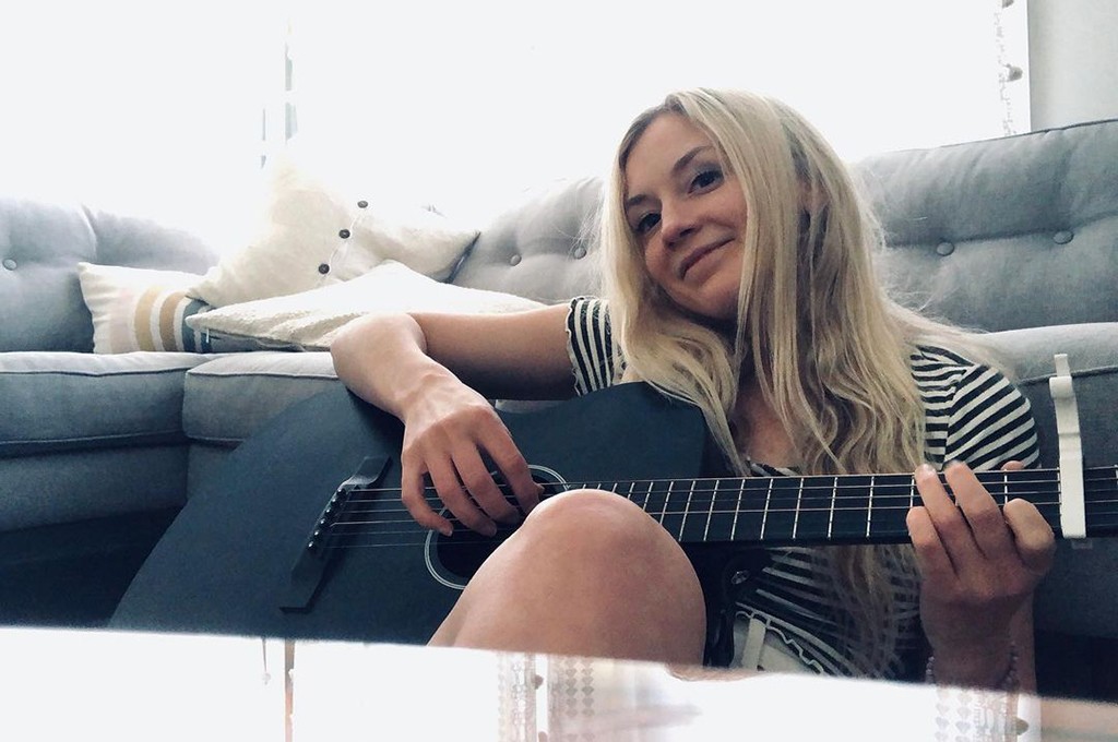 Emily Kinney Releases New Song B Or C For Effort Pm Studio World Wide Music News