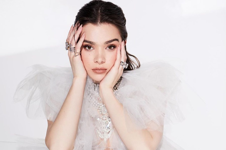 Hailee Steinfeld News on X: » Favorite line from “Your Name Hurts
