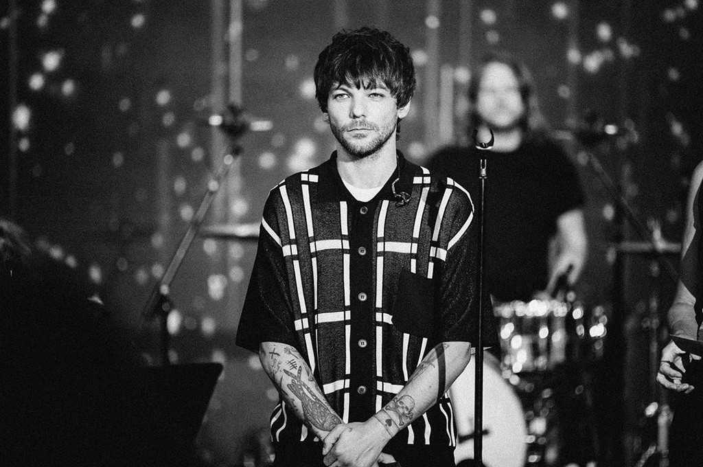Louis Tomlinson Releases New Music Video for “Two of Us” - pm
