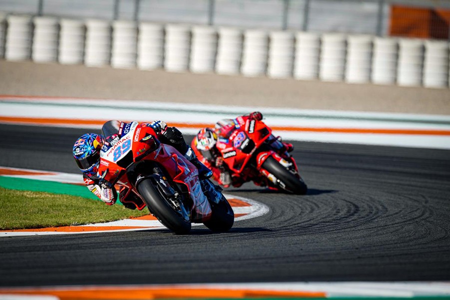 MotoGP Valencia: Francesco Bagnaia Wins Finale, Valentino Rossi 10th In ...