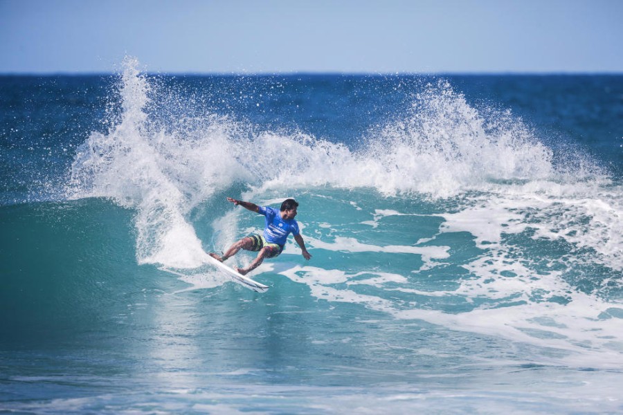 World Surf League Billabong Pipe Masters Kicks Off at Banzai Pipeline