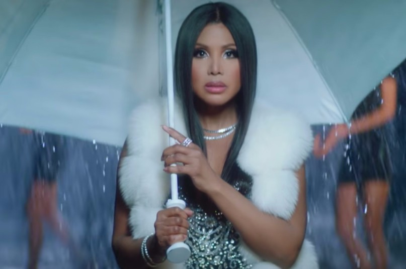 Toni Braxton Premieres New Music Video for “Long As I Live” pm studio