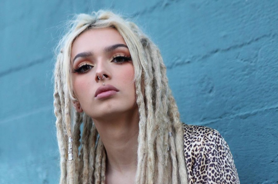 Zhavia Ward Releases New Song 17 Pm Studio World Wide Music News I grew up in norwalk hanging by the donut shop didn't have a car so we used to have to walk the block i was only six years old, i was running cold barefeet when the storm started coming mama worked two jobs couldn't keep the fridge stocked used to eat popcorn for. zhavia ward releases new song 17 pm